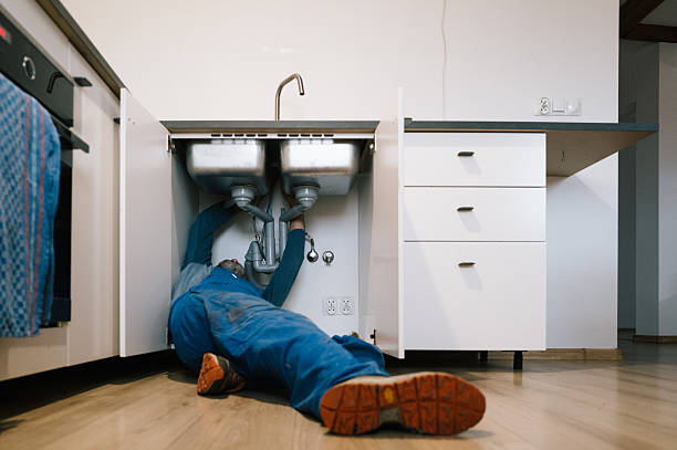 Professional Leak Detection technician working in Vader, WA